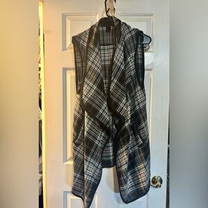Black and White Plaid Sleeveless sweater Vest
